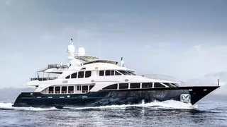 €1.3M price drop on 37m Benetti motor yacht Soho